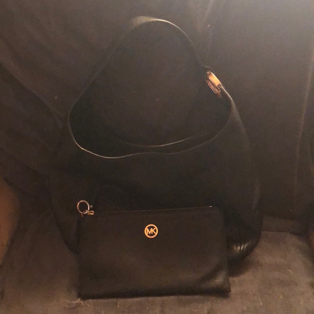 Michael kors purse and wristlet